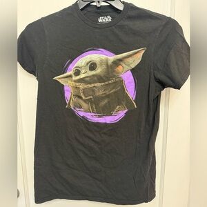 Fifth Sun Women's Mandalorian Baby Yoda Graphic Star Wars Tee Size Small